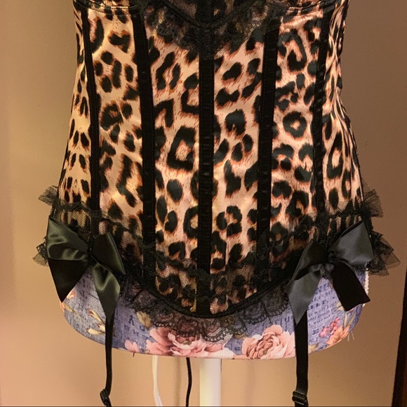 NWOT Leopard print & black lace corset - Picture 2 of 6